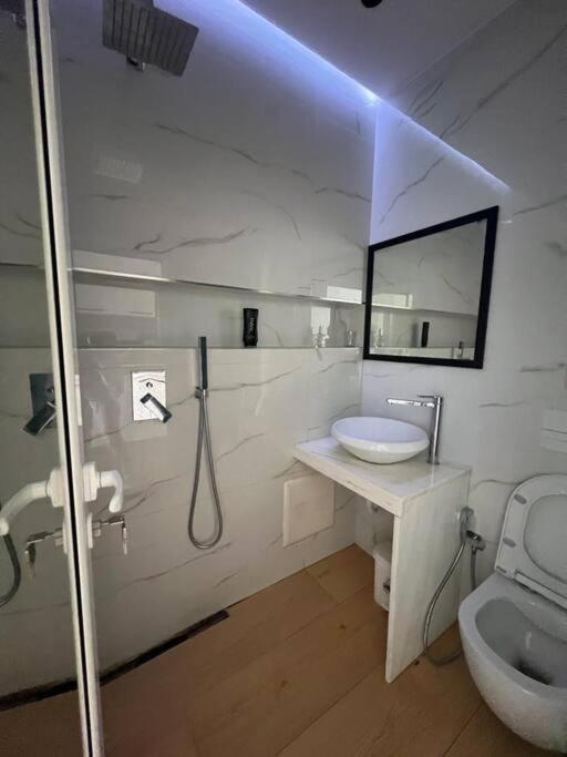 Central Studio Tirana Zewnętrze zdjęcie